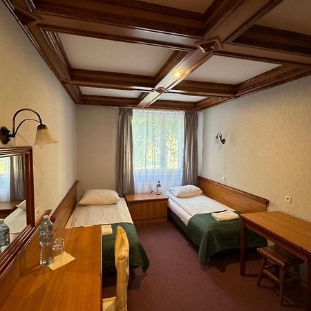 Hotel Victoria Любово Екстер'єр фото