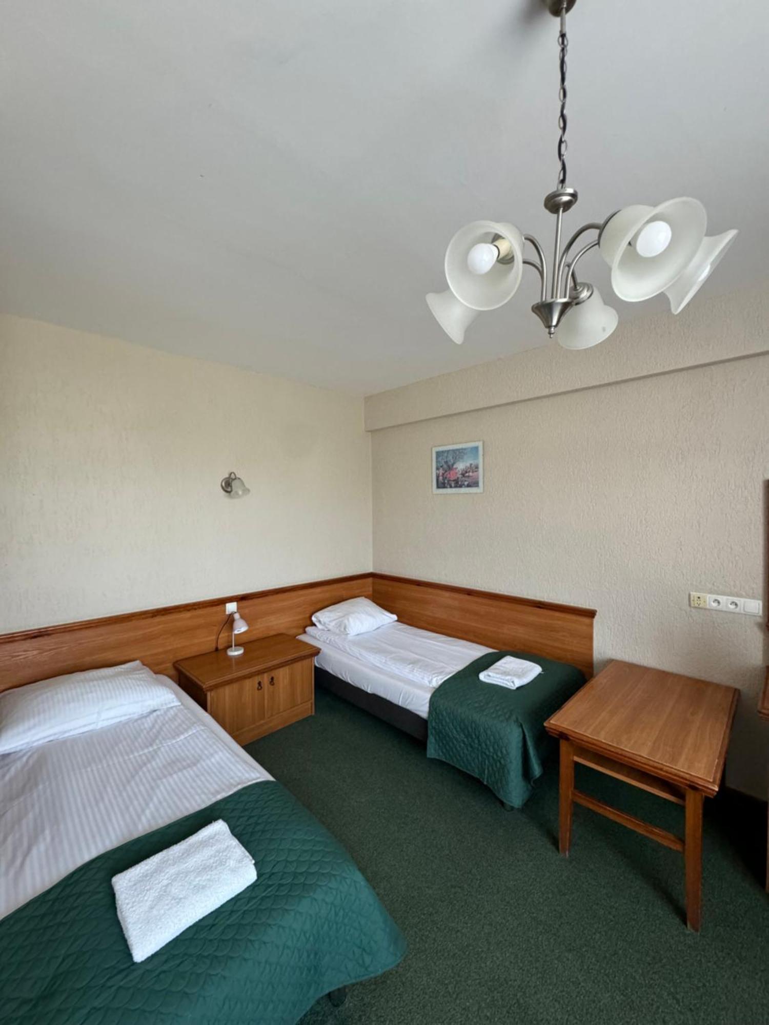 Hotel Victoria Любово Екстер'єр фото