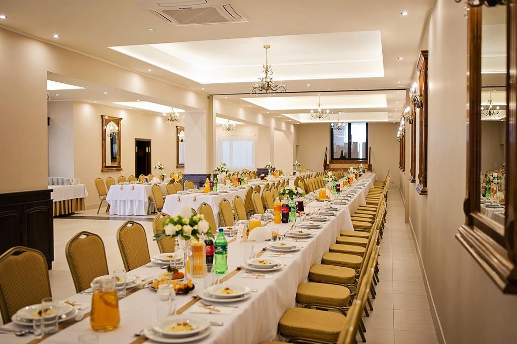 Hotel Victoria Любово Екстер'єр фото