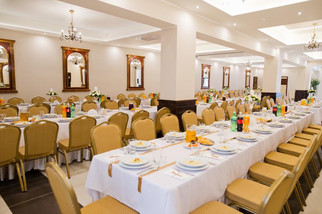Hotel Victoria Любово Екстер'єр фото